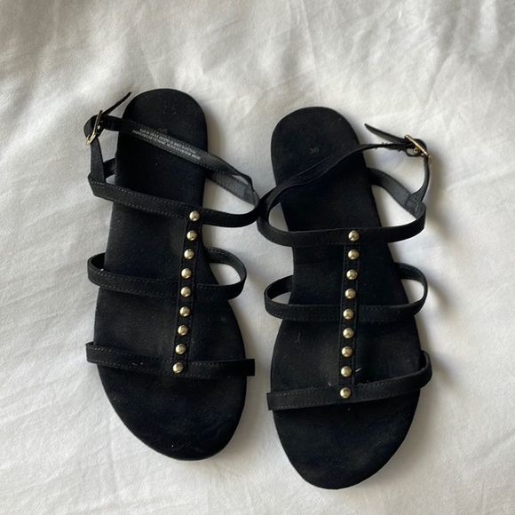 Black Suede H&M studded sandals - Picture 1 of 3